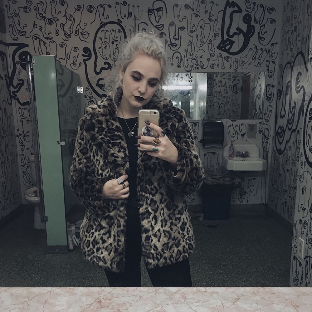 Meet your Posher, Cait